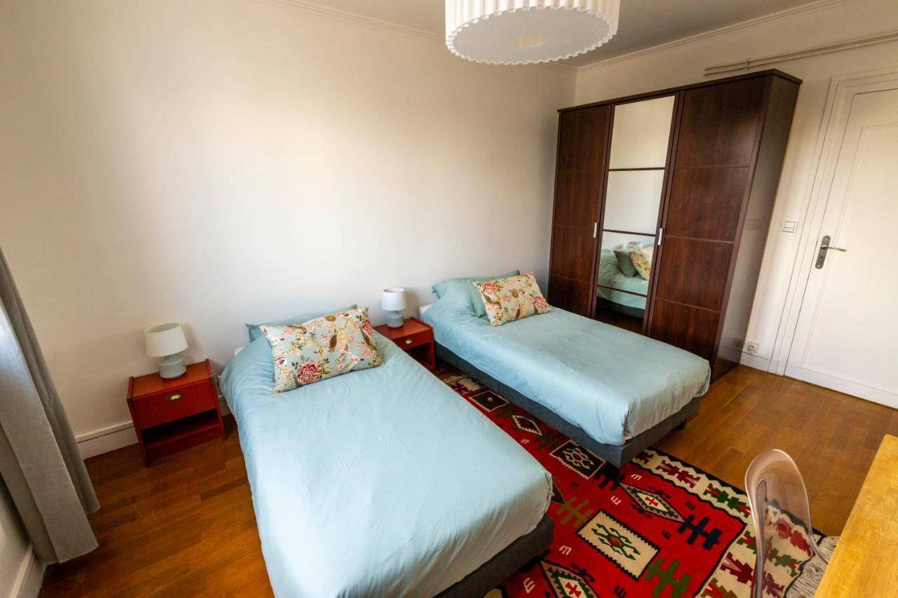 Appartement Rousseau - Centre Ville 5 Minutes Gare Тур Екстер'єр фото